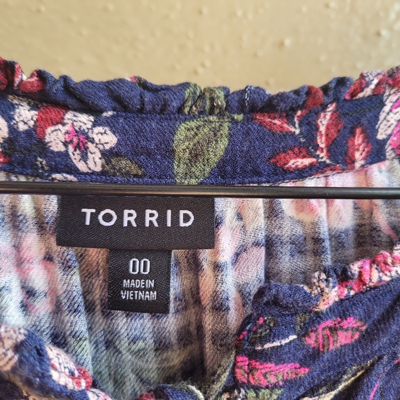 Floral Torrid womens top size 00 - Picture 4 of 4